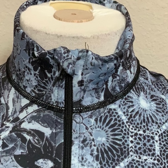 PMX ZIP MOCK NECK TOP- Black/Blue Floral Print - Picture 3 of 11